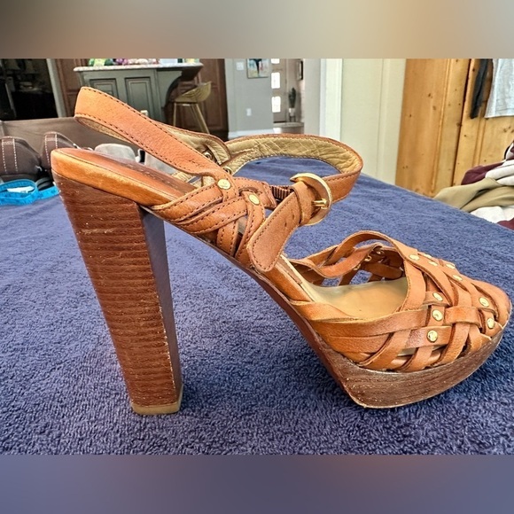 🎉Michael by Michael Kors Classic Brown Leather 5” Heels w/Gold Accents Size 8 - Picture 10 of 13